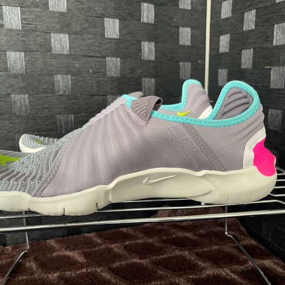 Walking shoes - Picture 3 of 5